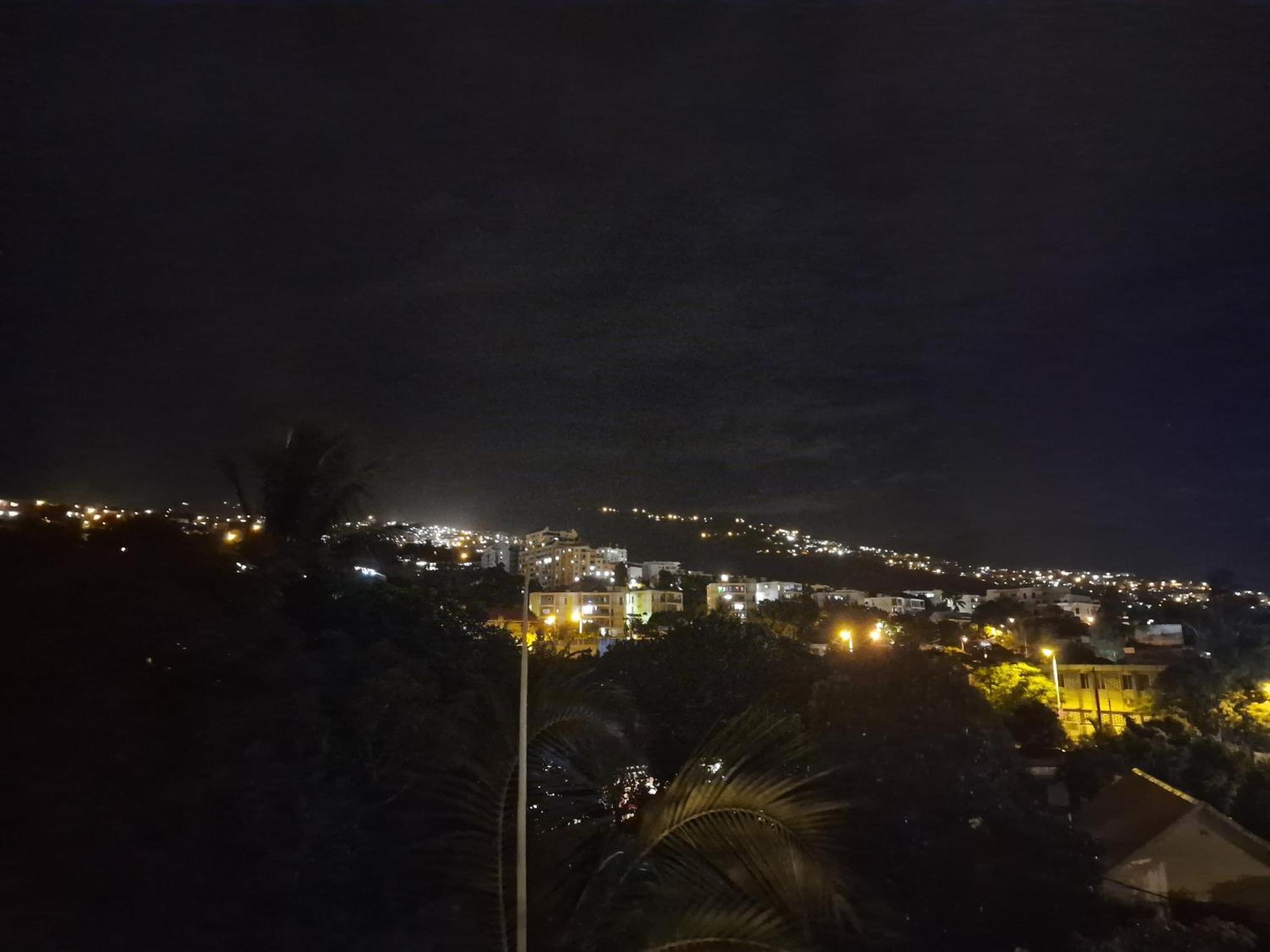 Mont-Vert Exotique - Calme - Vue Et Parking Сен-Пиер Екстериор снимка